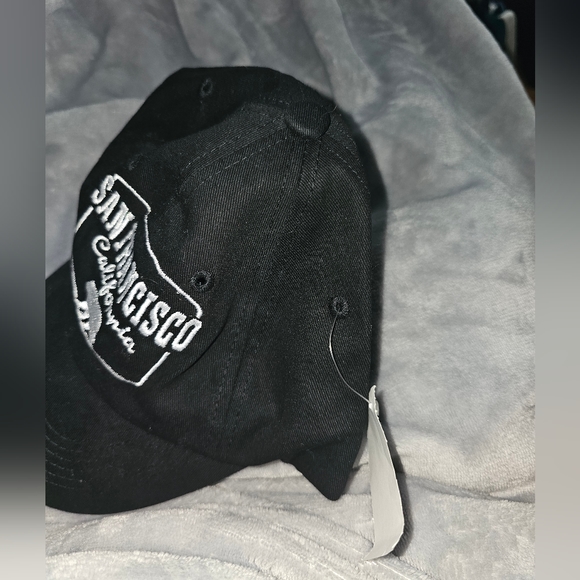 NWT - San Francisco w/ Bear Cap - Black - Picture 2 of 6